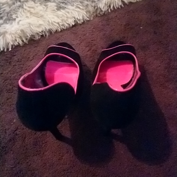 Shoes - Picture 4 of 6